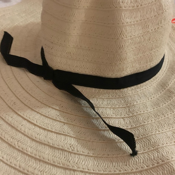 NWOT CUSTOM SUMMER FLING BEACH HAT - Picture 3 of 5